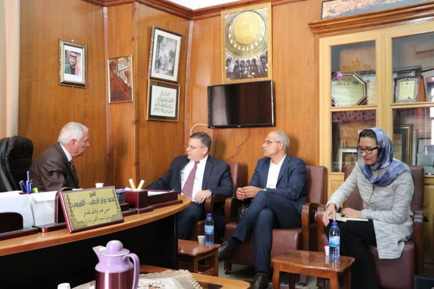 الأوقاف تُطلع القنصل الأمريكي والصليب على أوضاع الأقصى