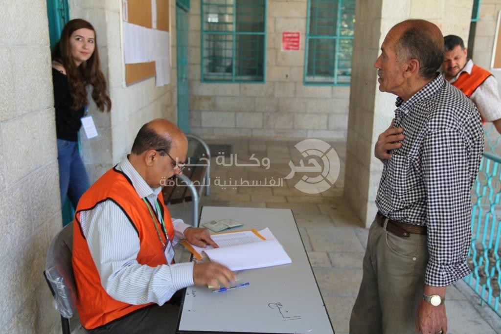 لجنة الانتخابات: 35 % نسبة الإقبال على الانتخابات المحلية بالضفة حتى الرابعة عصراً