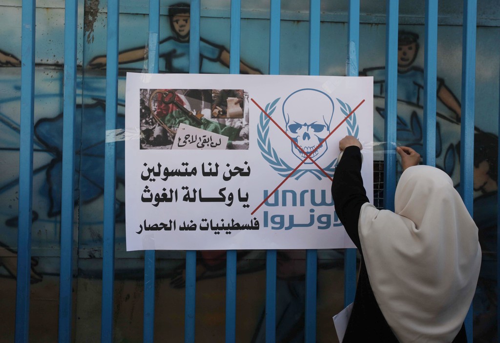 اتحاد العاملين بـ"الأونروا" يُهدد بالإضراب المفتوح في حال عدم تحقيق مطالبه