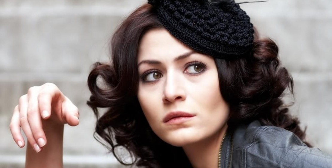 دينيز جكير بطلة مسلسل "الغنيمة".. وهذا سبب طرد المنتج لها!