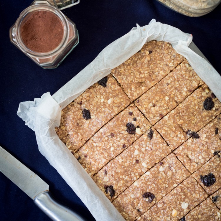 حلى زبدة الفول السوداني بالعسل والشوفان