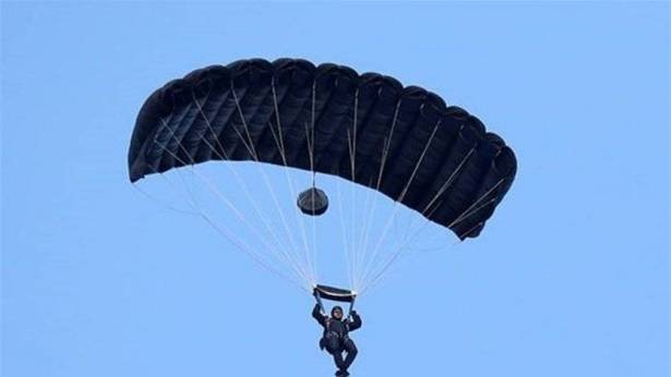 من هو النجم في المظلة؟