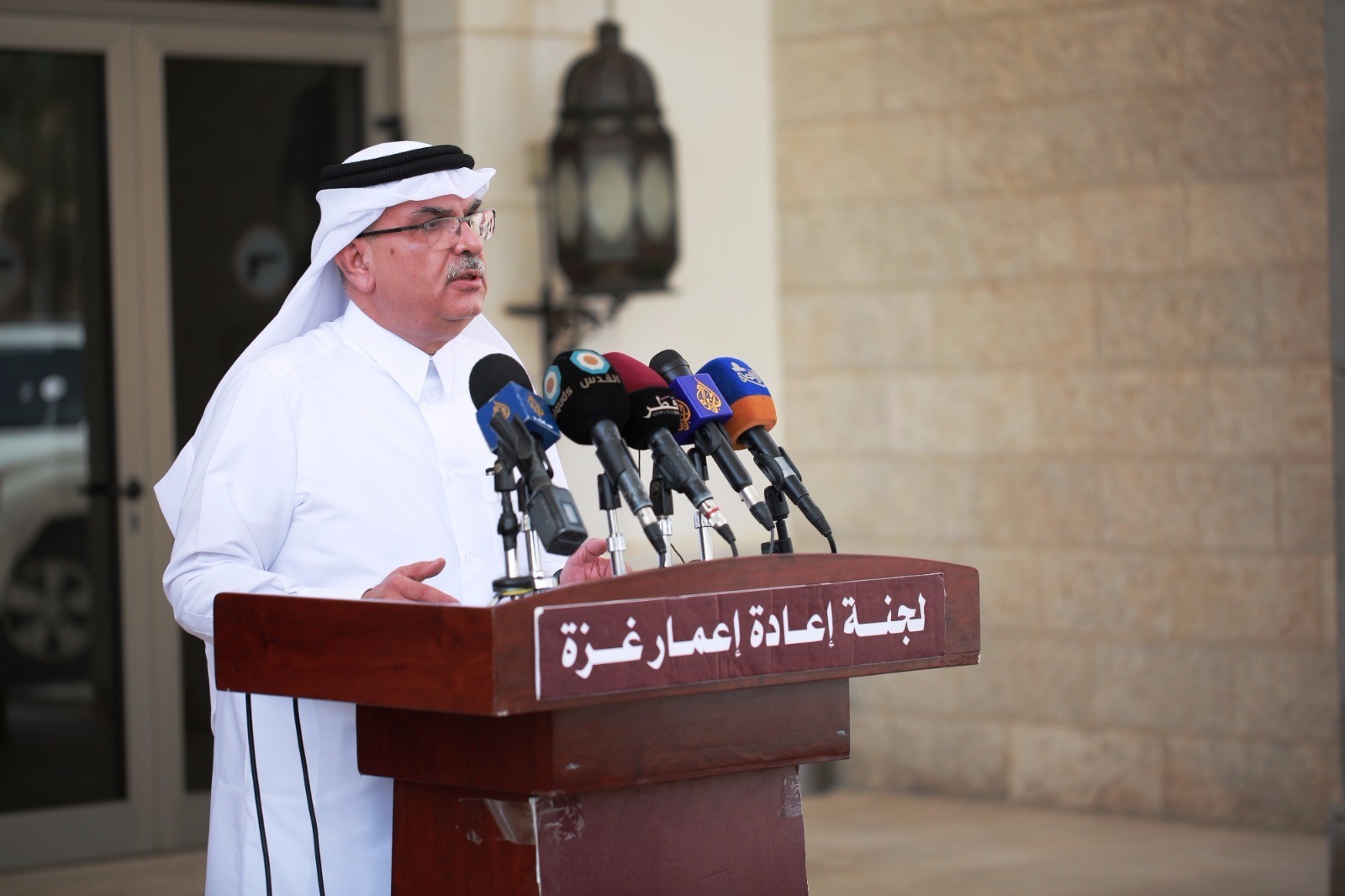 طلب من السلطة مراجعة ملف معبر رفح