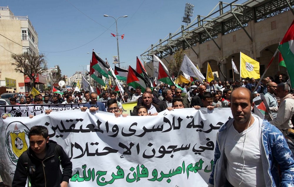 وقفة تضامنية مع الأسرى في الخليل