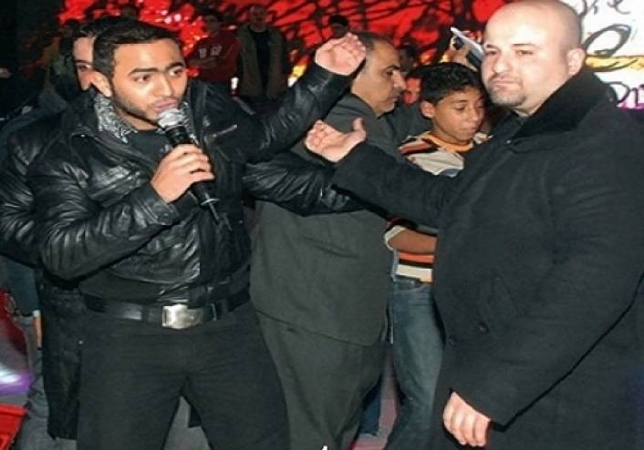 تامر حسني يكشف حقيقة اعتداء حارسه الخاص على الصحافيين!