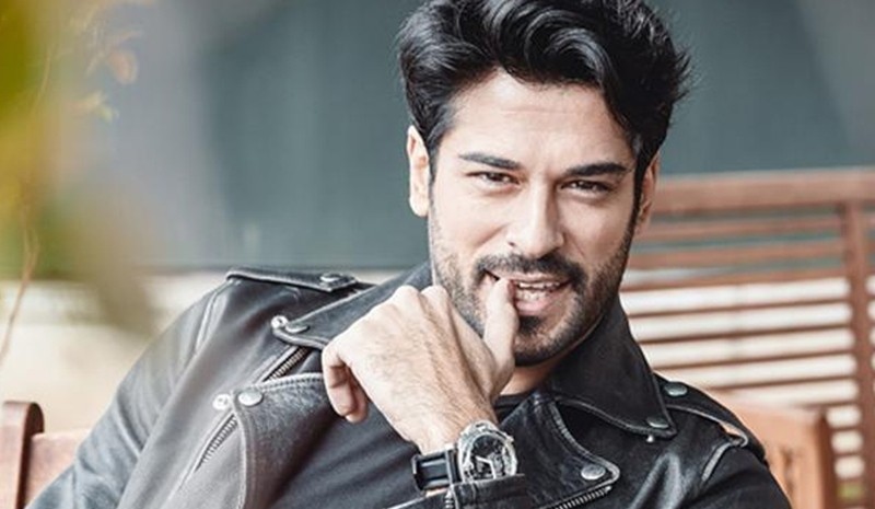 بالصور : بُوراك أوزجفيت بين مُحبيه في الكويت!