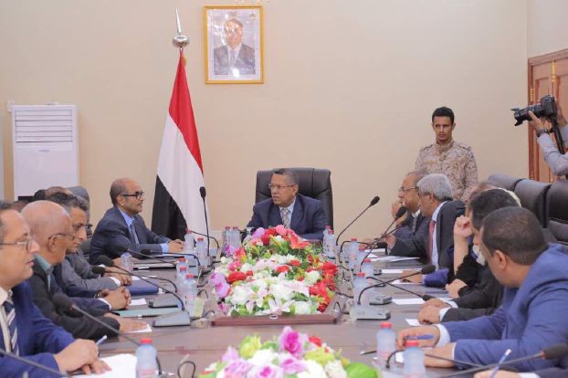 حكومة اليمن تطالب التحالف بتسليم السجون السرية