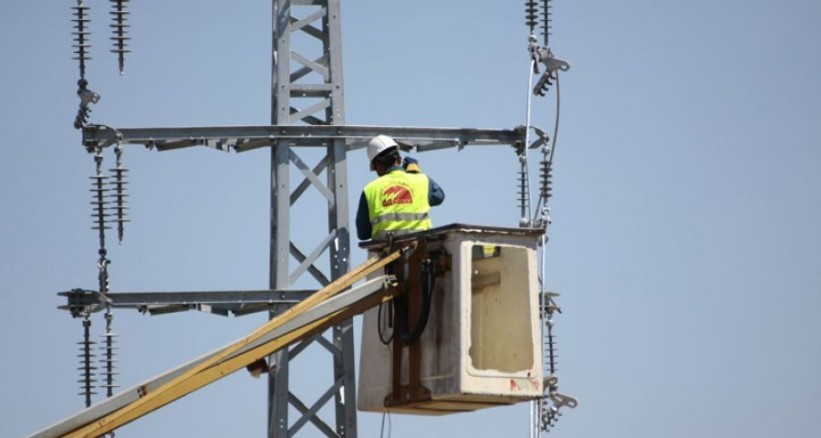 أثناء إصلاح الخطوط.. مصرع عامل كهرباء مصري إثر تفجير إرهابي بالعريش
