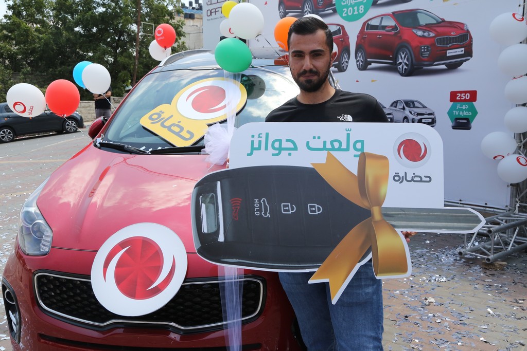 صور: حضارة تحتفل بالرابح الأول وتسلمه مفاتيح جيب "الكيا سبورتج 2018" 