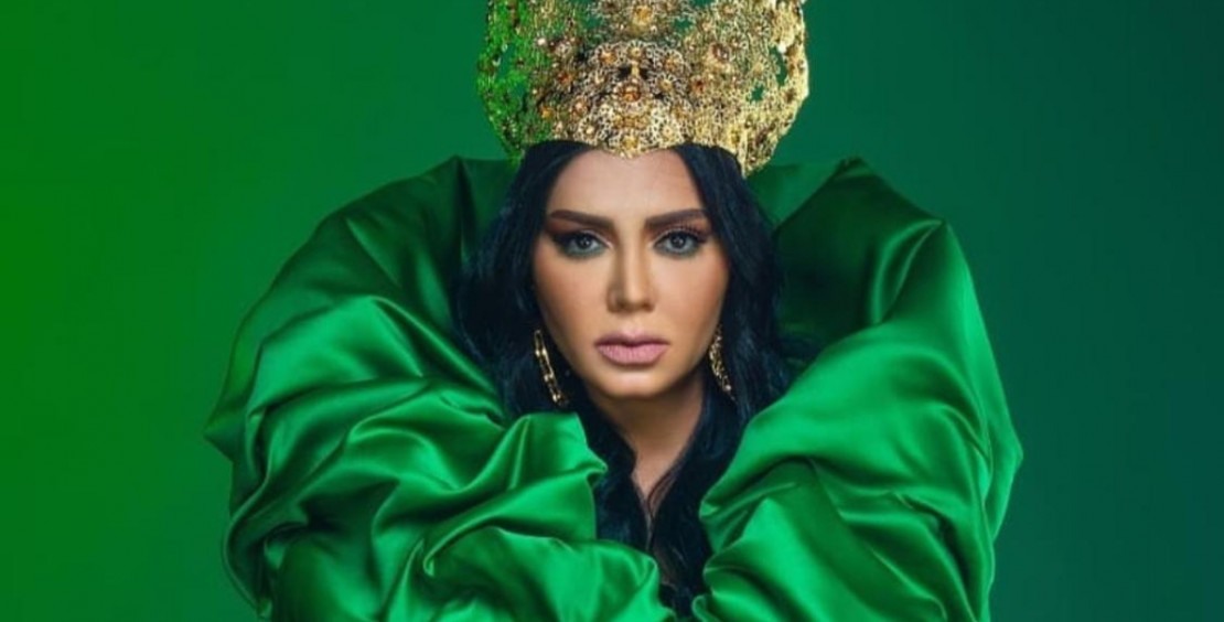 بالفيديو : رانيا يوسف تُعلم ابنتيها فنون "الطبخ"