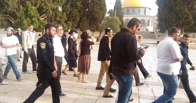 58 مستوطناً ينفّذون جولات استفزازية في الأقصى