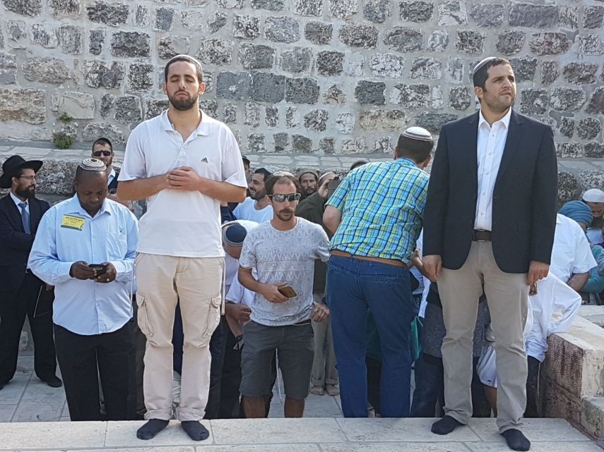 عصابات المستوطنين ينفذون اقتحامات واسعة للمسجد الأقصى