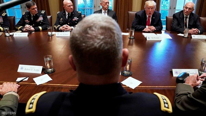 ترامب يجتمع بقادة الجيش بلقاء "الهدوء قبل العاصفة"