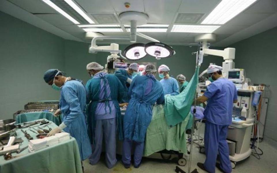 وفد طبي باكستاني يعالج أكثر من 60 طفلاً في جنين