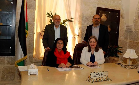 وزيرة السياحة توقع مذكرة تفاهم بشأن كنيسة المهد