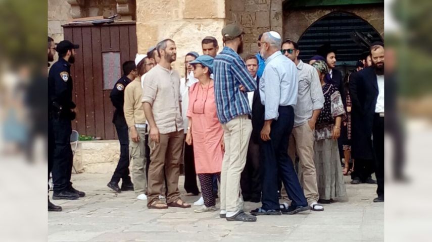 بالصور: 114 مستوطناً يقتحمون الأقصى وعرقلة دخول مخيم صيفي