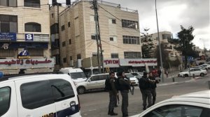 مركز حقوقي يدين اقتحام مكتب الخرائط واعتقال مديره بالقدس