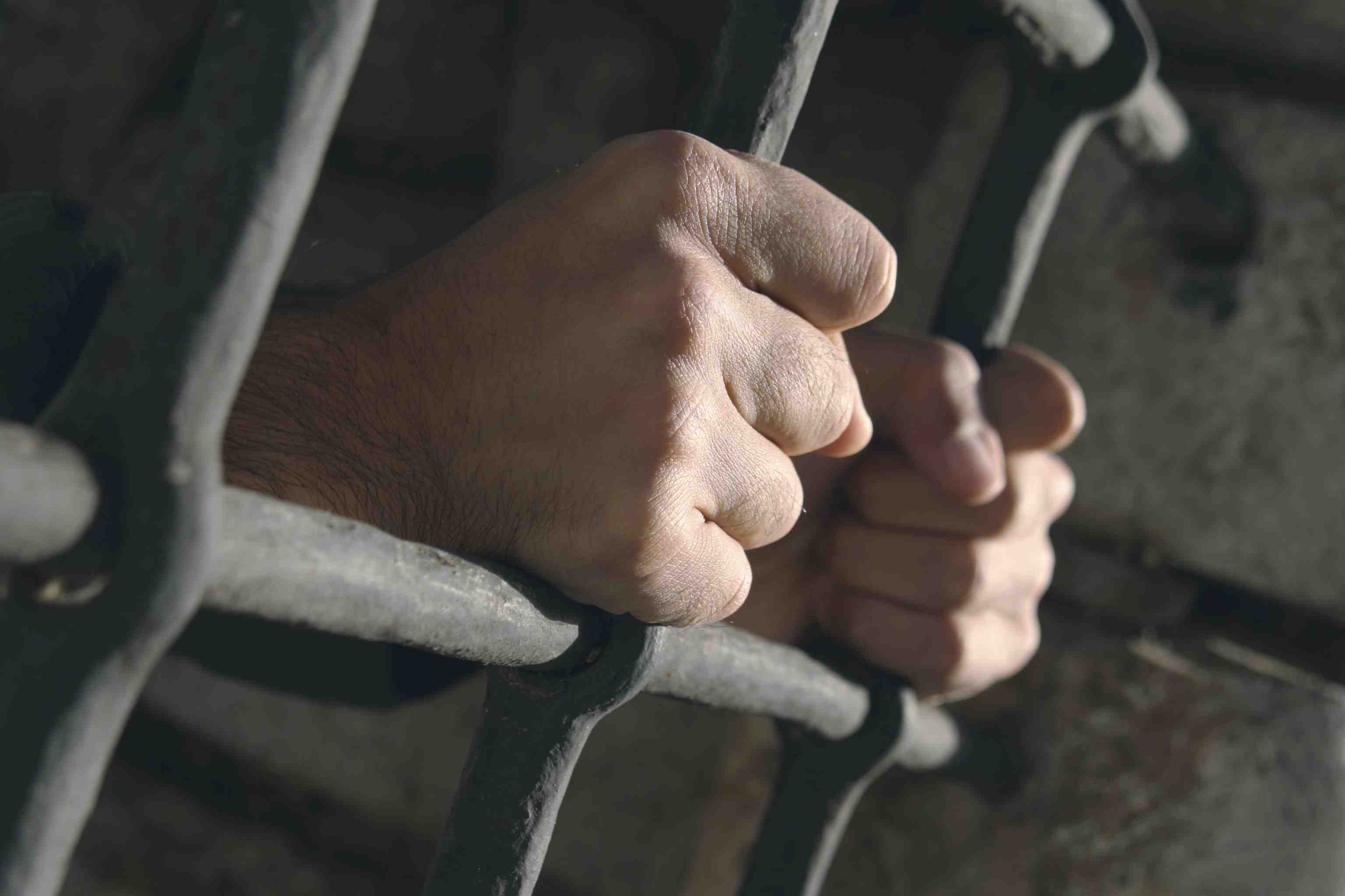 سلطات الاحتلال تمنع رئيس مؤسسة للأسرى في جنوب إفريقيا من دخول فلسطين