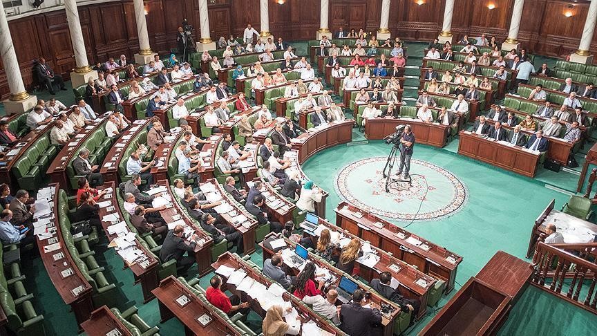 حزب تونسي يدعو الوزراء المنتمين له إلى الانسحاب من الحكومة
