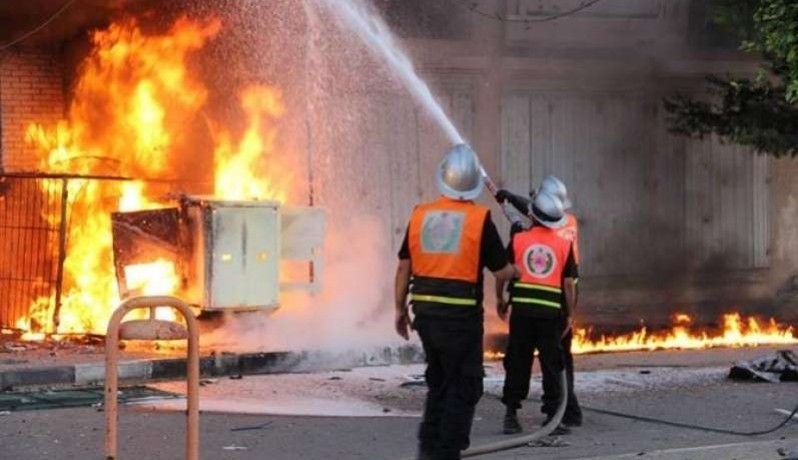 صورة: اندلاع حريق هائل داخل شقة سكنية في خانيونس