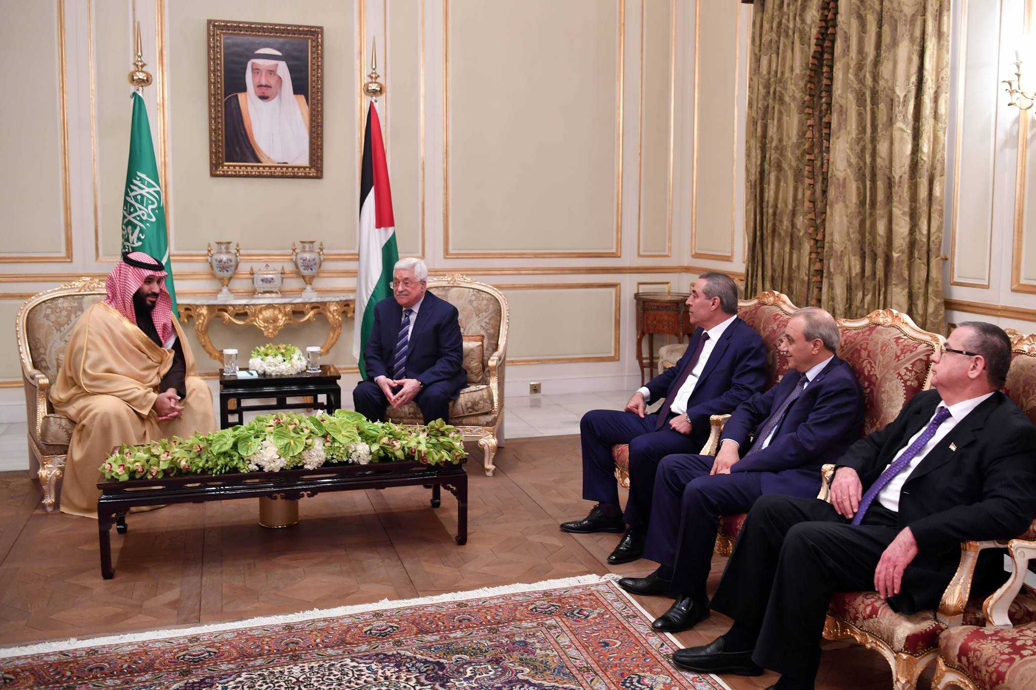 الرئيس يعقد جلسة مباحثات مع ولي عهد السعودية