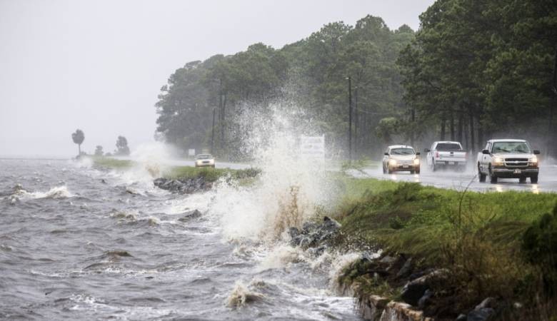 الإعصار إيرما يشتد إلى الدرجة 4 مهددا الكاريبي وفلوريدا