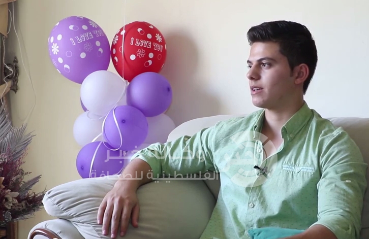 بالفيديو : رد فعل الطالب "أحمد العشي" الحاصل على 99.4 علمي في الثانوية العامة