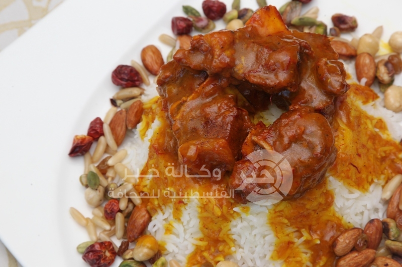 لحم العجل مع الأرز والزعفران لغداء شهي