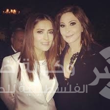 بالصور- ملابس إليسا الجريئة خطفت الأضواء من سلمى حايك