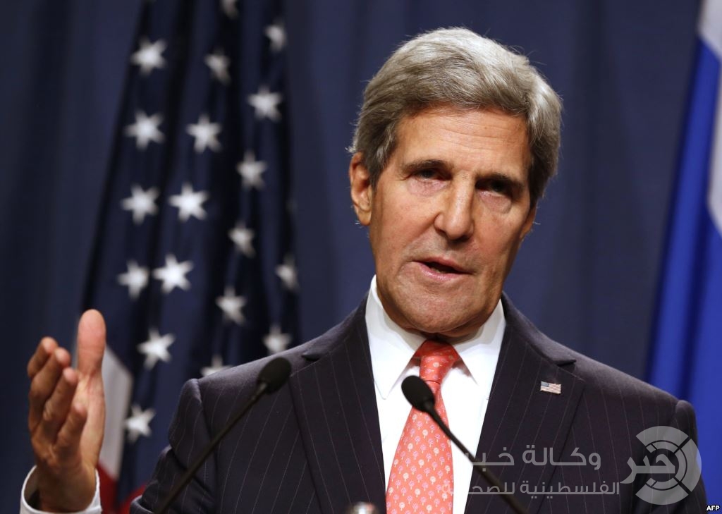 كيري يطالب اسرائيل والفلسطينيين بـ"التحلي بالهدوء"
