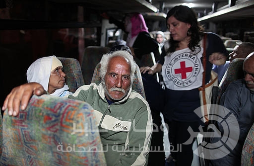 زقوت: 75 من أهالي الأسرى غادروا لزيارة 40أبنائهم في سجن النقب