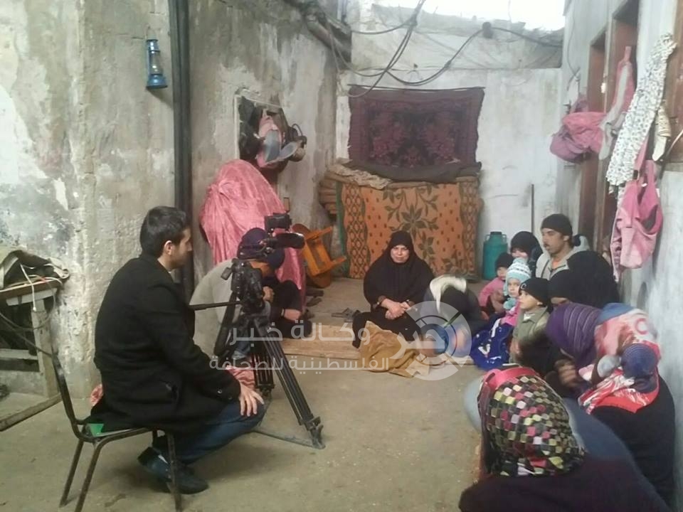 غزة : مبادرة شبابية توزع مئة ألف دولار للأسر المتضررة