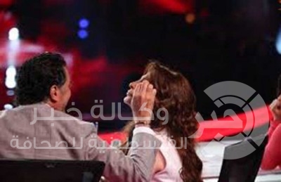 اليسا تبكي بحرقة على الهواء وراغب يمسح دموعها