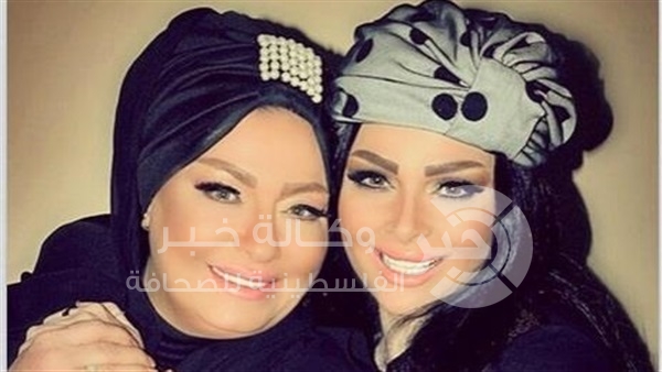 من الأجمل كرزون أم والدتها 