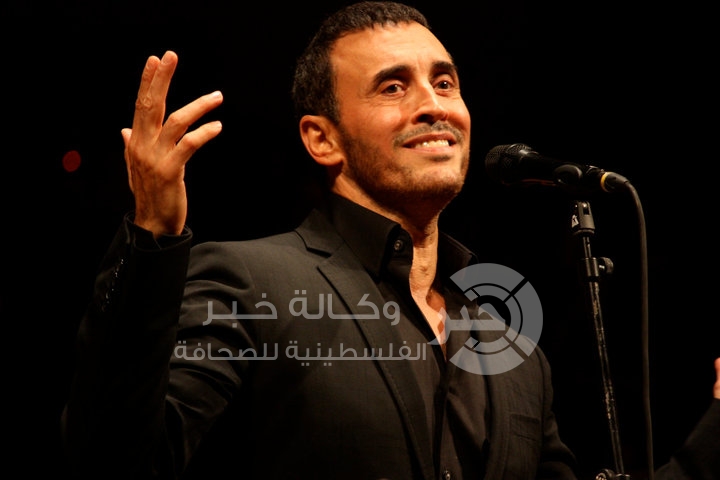 كشف الفنان العراقي كاظم الساهر جزءا من حياته قبل احترافه الغناء...