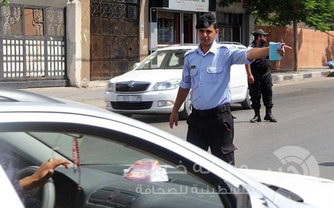 سائقين غزة : "شرطة المرور تقاسمنا لقمة العيش وكأننا فريسة لهم"