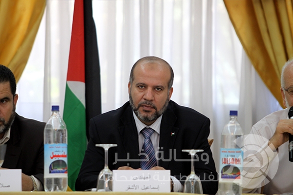 الأشقر يدعو للتخلص من الرئيس عباس وطرده من كل مؤسسات السلطة
