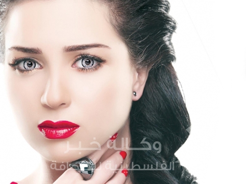 مي عز الدين بثوب "شانيل"خصر نحيف كالباربي يثير الإستغراب