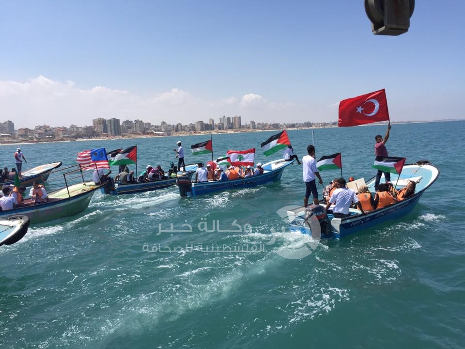 مسيرة بحرية بغزة إحياءً لذكرى مرمرة وترحيباً بأسطول الحرية "3"