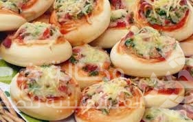  بالفيديو طريقة تحضير فطائر البيتزا