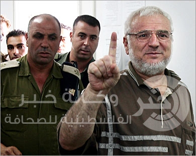 الاحتلال يفرج عن رئيس المجلس التشريعي عزيز دويك