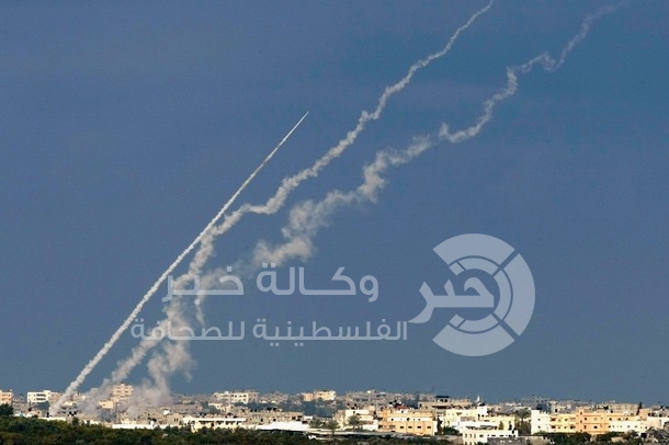 الاحتلال يزعم إجراء القسام تجربتين صاروخيتين اليوم