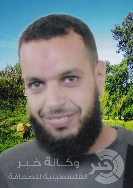 الاحتلال ينقل الأسير المريض إياس الرفاعي إلى المستشفى بعد تدهو حالته الصحية