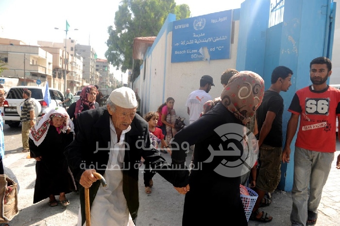 الشعبية تحمل "الأونروا" مسؤولية اللاجئين في مركز الإيواء بغزة