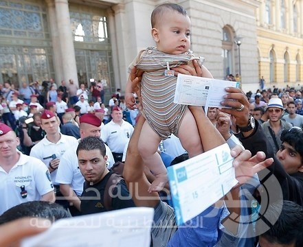 بالصور .. بودابست أصبحت مدينة الخيام بعد تدفق اللاجئين إليها