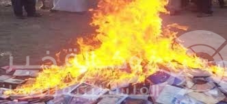 داعش يحرق 8000 كتاب نادر بالموصل