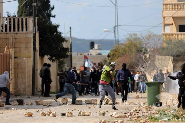إصابة العشرات بالإختناق  إثر مواجهات اندلعت عقب تشييع الشهيد دوابشة