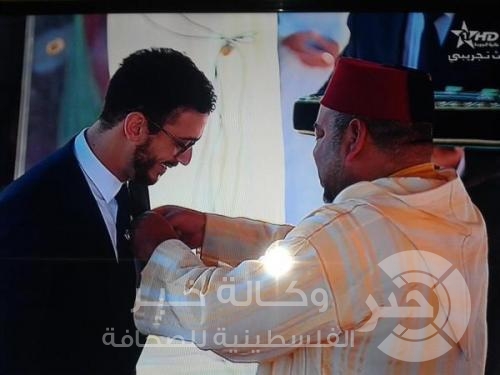 بالصور والفيديو.. الملك محمد السادس يمنح الفنان سعد المجرد وسام بدرجة فارس