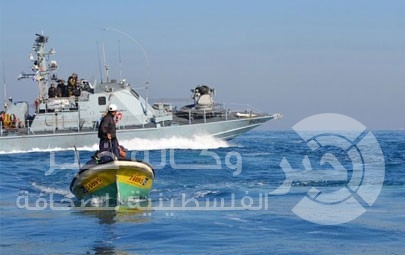 شاهد الفيديو: الاحتلال يعيد 15 زورقا لصيادي غزة