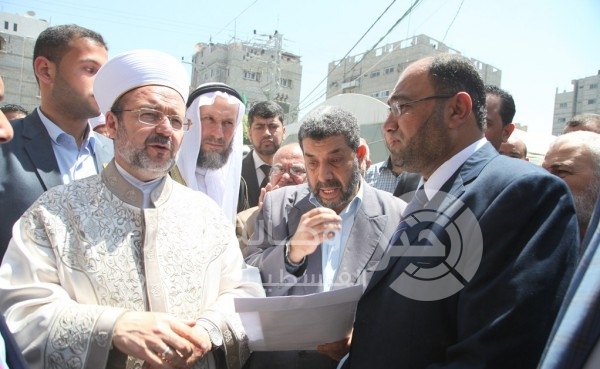 قورماز يعلن عن البدء بإعمار المساجد المدمرة بغزة